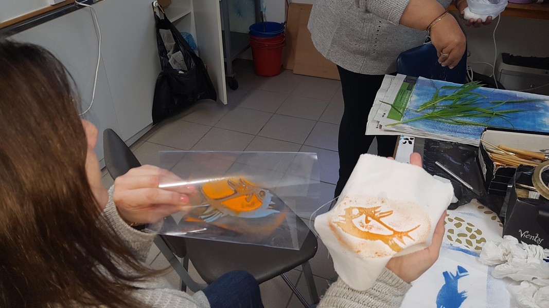 ΜΕ07.002 Υφασματολογία, Λαϊκή Τέχνη και Παράδοση στο μάθημα της Οικιακής Οικονομίας, 2018 -2019 - Παραδοσιακά μοτίβα με τη χρήση διαφάνειας και βαφής σε 