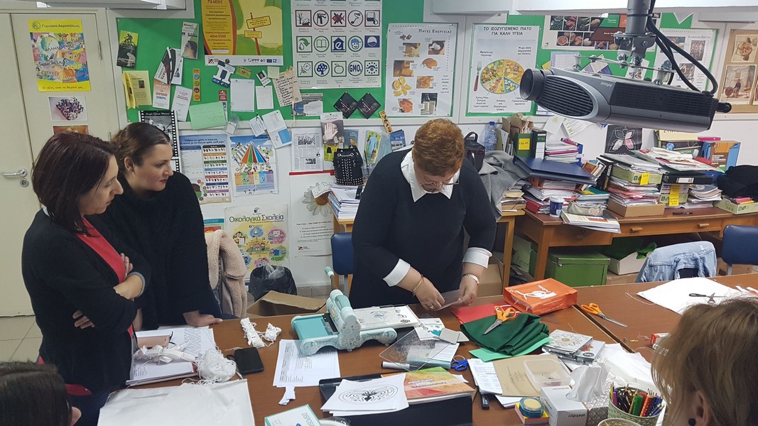 Αξιοποίηση μηχανής  τύπου ρολό μηχάνημα - roller machine («Sizzix»)  